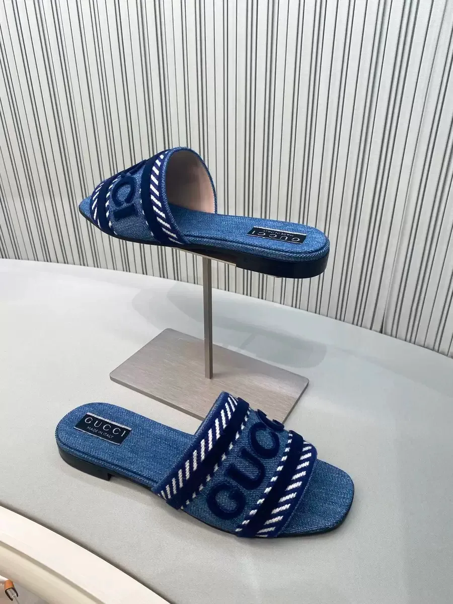 👟👟Ex-factory price 440👟👟 Genuine leather outsole 2024gucci slippers, the latest model is on the market, a one-to-one replica of the original shoe. Very comfortable to wear. The favorite luxury product of big-name celebrities. The fabric is made of high-end high-quality denim with special Gucci craftsmanship. Lining: Sheepskin. Codes 35 to 41.